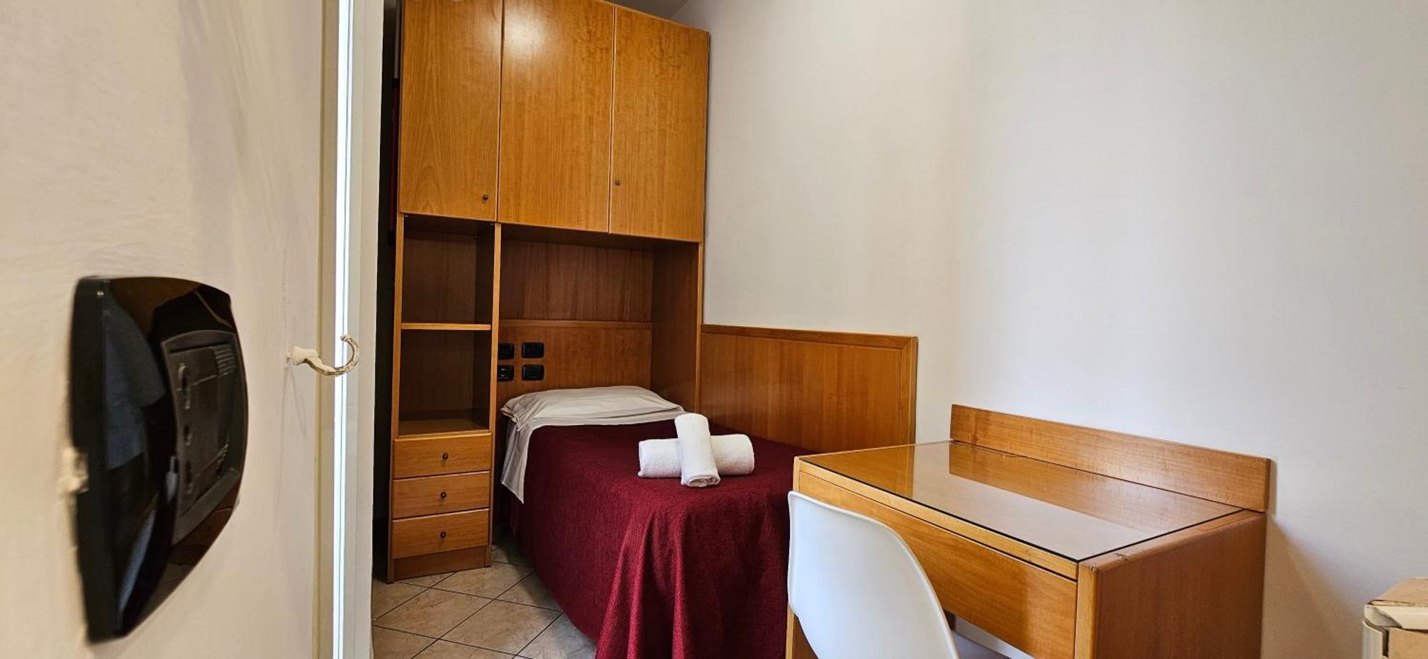 Single Room with Shared Bathroom
